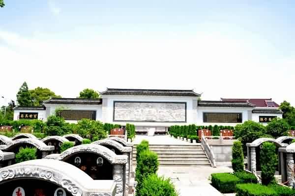 上海公墓双凤纪念园佛经壁