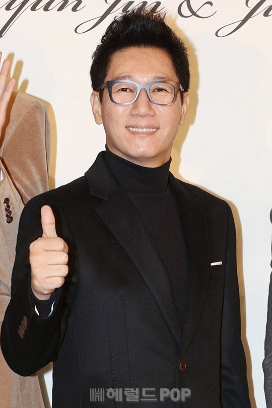 池石镇父亲去世 目前暂停工作为父守灵(图)