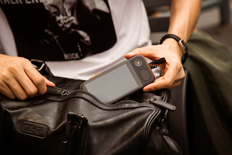 瑞典游客事件引发国民警惕 达人支招出国游带准儿翻译机